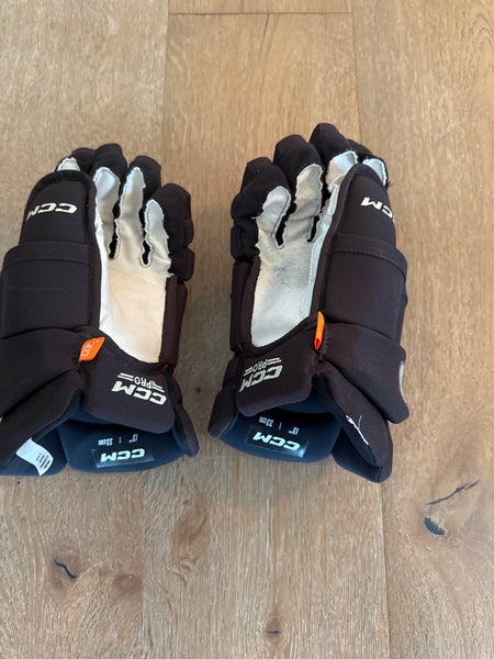 CCM D30 Gloves 13" (New)