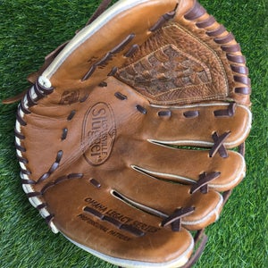 Louisville Slugger RH Infield Omaha Baseball Glove 12" (Used)