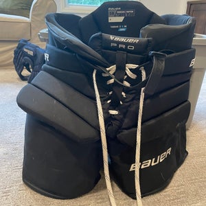 Senior Medium 2024 Bauer Pro Hockey Goalie Pants (Used)