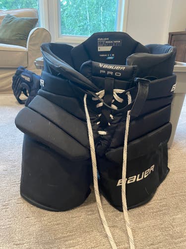 Senior Medium 2024 Bauer Pro Hockey Goalie Pants (Used)