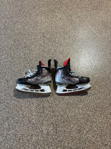 Bauer Vapor Hyperlite Hockey Skates 8.5 (Used)