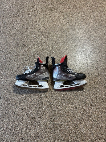 Bauer Vapor Hyperlite Hockey Skates   8.5 (Used)