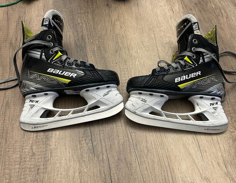 2024 Bauer Vapor x4 Hockey Skates Regular Width Size 1.5 (Used)