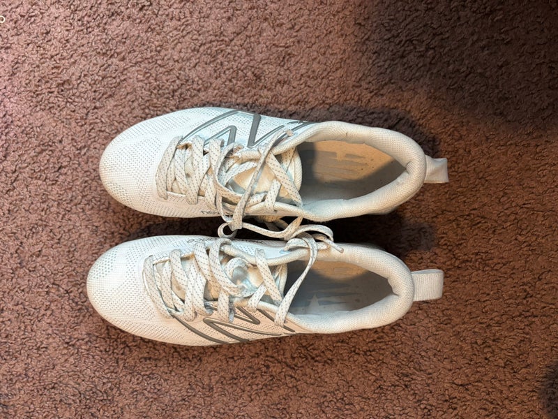 White Men's Size M 5.5 (W 6.5) Adult New Balance Low Top Freeze 4.0 Molded Cleats (Used)