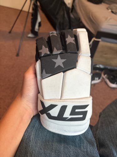 STX Stallion 75 Lacrosse Gloves Medium (Used)
