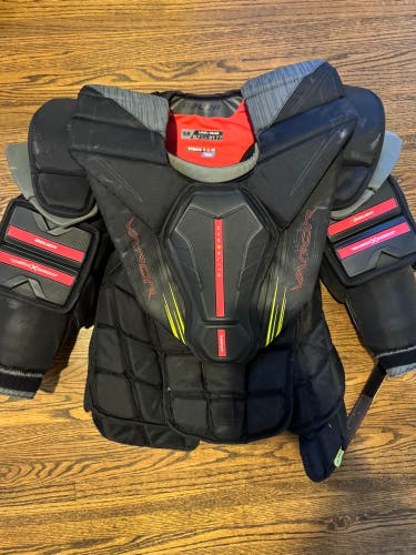 Large  2024 Bauer Hyperlite Goalie Chest Protector  (Used)