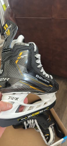 2021 Bauer Supreme M5 Pro Hockey Skates Regular Width 7.0 (New)