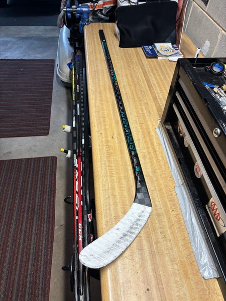 Junior Bauer Twitch Right Handed Hockey Stick P28 (Used)