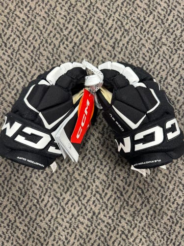 CCM Black Tacks AS-580 10” Gloves