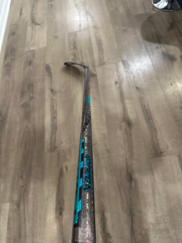 Senior Bauer Twitch Right Handed Hockey Stick P28 (New)