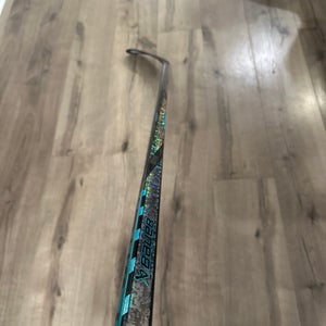 Senior Bauer Twitch Right Handed Hockey Stick P28 (New)