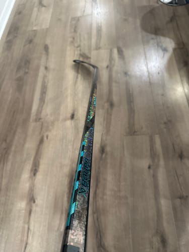 Senior Bauer Twitch Right Handed Hockey Stick P28 (New)
