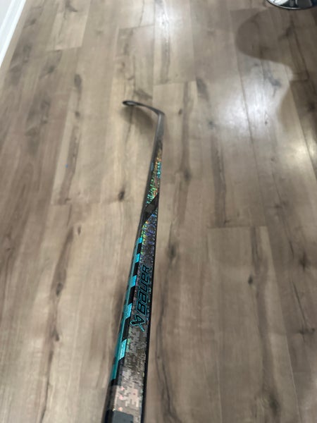 Senior Bauer Twitch Right Handed Hockey Stick P28 (New)