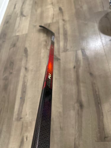 Senior CCM JetSpeed FT8 Pro Right Handed Hockey Stick P28 (New)