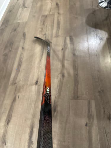 Senior CCM JetSpeed FT8 Pro Right Handed Hockey Stick P28 (New)