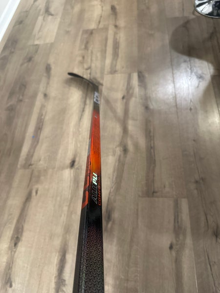 Senior CCM JetSpeed FT8 Pro Right Handed Hockey Stick P28 (New)