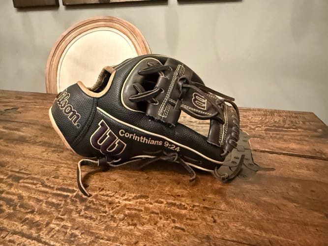 2024 Wilson RH Infield A2000 Baseball Glove 11.5" (Used)