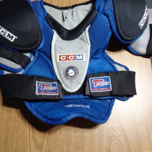 Senior Small CCM Tacks 652 Shoulder Pads (Used)