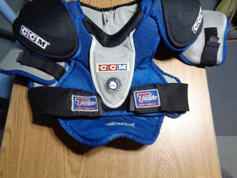 Senior Small CCM Tacks 652 Shoulder Pads (Used)