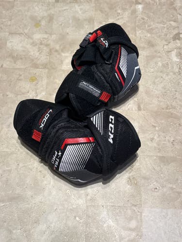Medium Junior CCM JetSpeed Control Elbow Pads (Used)