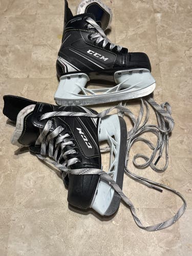 CCM Tacks 9040 Hockey Skates Regular Width 11 (Used)