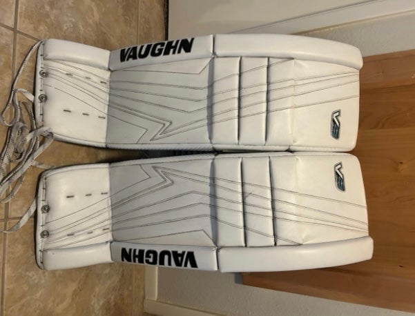 2023 35" Vaughn V9 Goalie Leg Pads Pro Stock (Used)