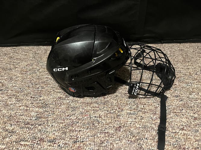 CCM XT10 Helmet/Cage Combo