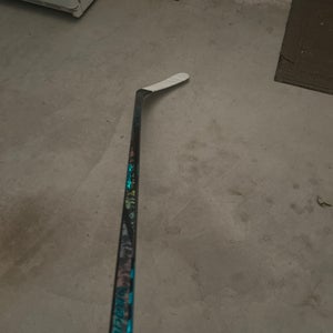 Junior Bauer Twitch Right Handed Hockey Stick P92 (Used)
