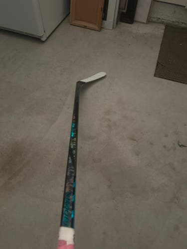 Junior Bauer Twitch Right Handed Hockey Stick P92 (Used)