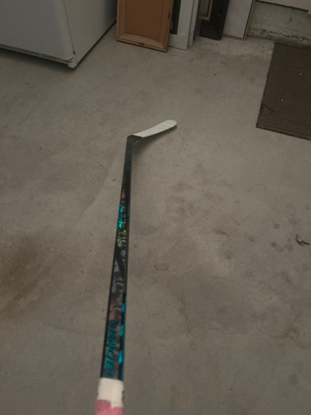 Junior Bauer Twitch Right Handed Hockey Stick P92 (Used)