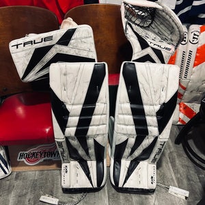 33"  2023 True Catalyst 9X3 Goalie Leg Pads  (Used)