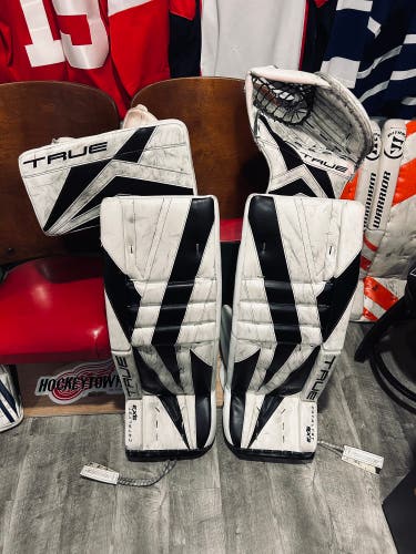33" 2023 True Catalyst 9X3 Goalie Leg Pads (Used)
