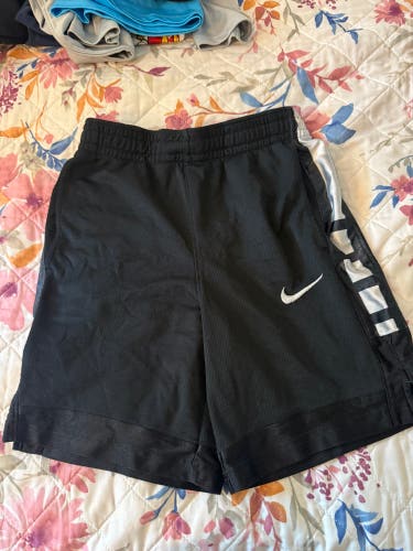 Black Large Kids Unisex Nike Shorts (Used)