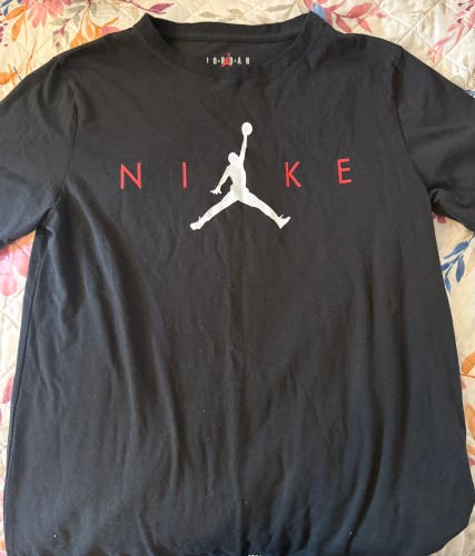 Black Large Kids Unisex Nike Shirt (Used)