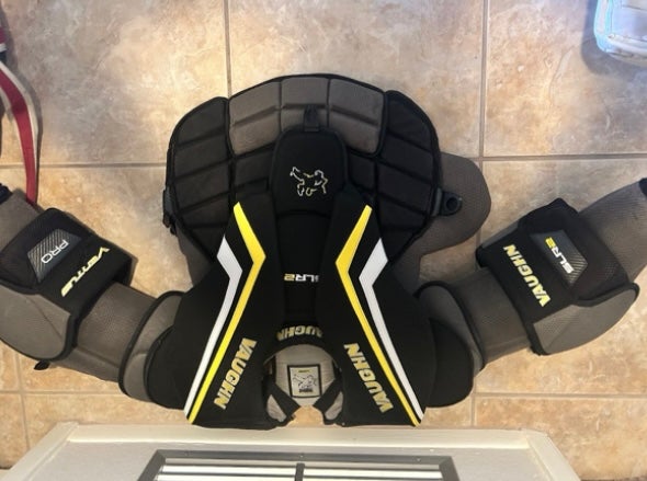 Large Vaughn SLR3 Goalie Chest Protector (Used)