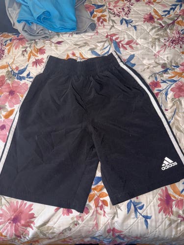 Black Large Kids Unisex Adidas Shorts (Used)