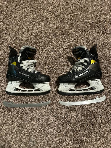 Bauer Supreme 3S Pro Hockey Skates Extra Wide Width Size 2 (Used)