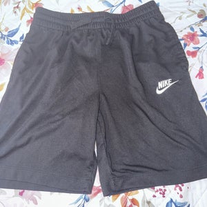 Black Large Kids Unisex Nike Shorts (Used)