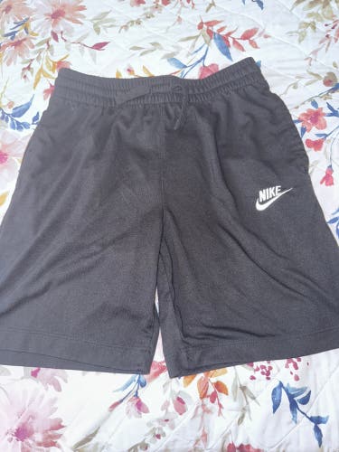 Black Large Kids Unisex Nike Shorts (Used)