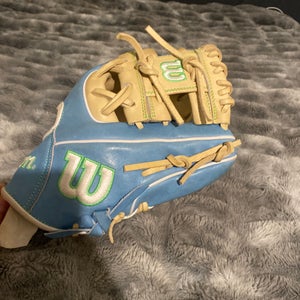 2025 Wilson Infield RH A2000 Baseball Glove 11" (Used)
