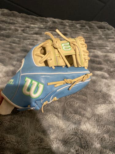 2025 Wilson Infield RH A200 Baseball Glove 11" (Used)