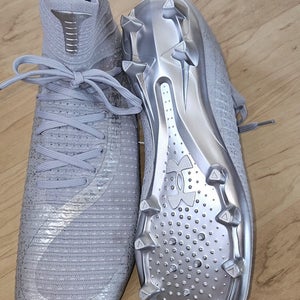 new men's 10 Under Armour UA Highlight 2 MC Knit Silver Football Cleats 3027304-099