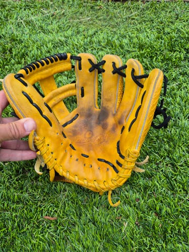 2017 Infield RH Wilson Staff Baseball Glove 11.5" (Used)