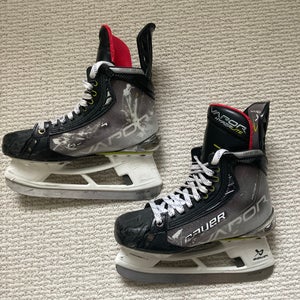 Bauer Vapor Hyperlite Hockey Skates 6 (Used)
