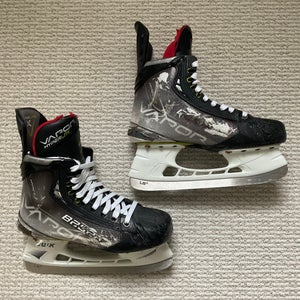Bauer Vapor Hyperlite Hockey Skates 6 (Used)