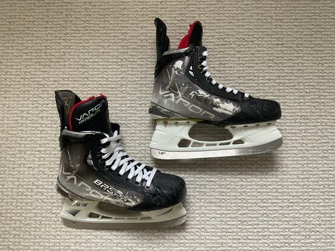 Bauer Vapor Hyperlite Hockey Skates 6 (Used)