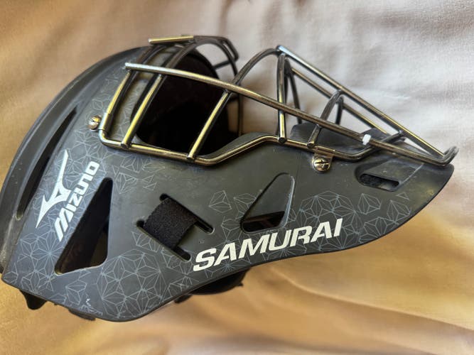 Mizuno Catcher's Set (Used) Samurai