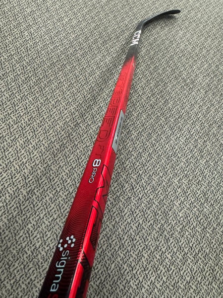 CCM Jetspeed FT8 Pro 75 Flex P28 curve left hand stick