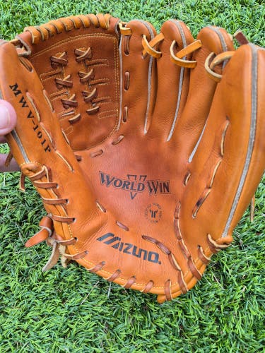1992 Infield RH Mizuno World Win Baseball Glove 12"