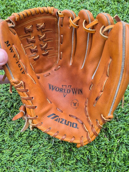 1992 Infield RH Mizuno World Win Baseball Glove 12"